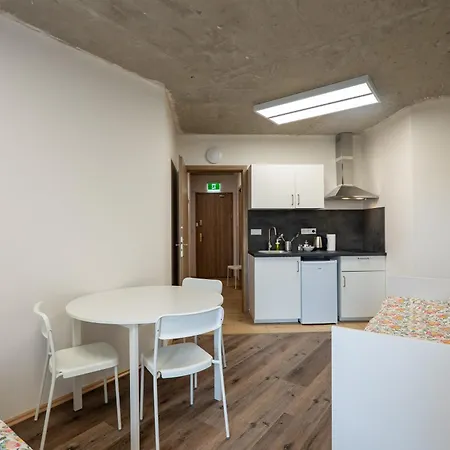 Brand New #17 Near Center With Free Street Parking Apartamento